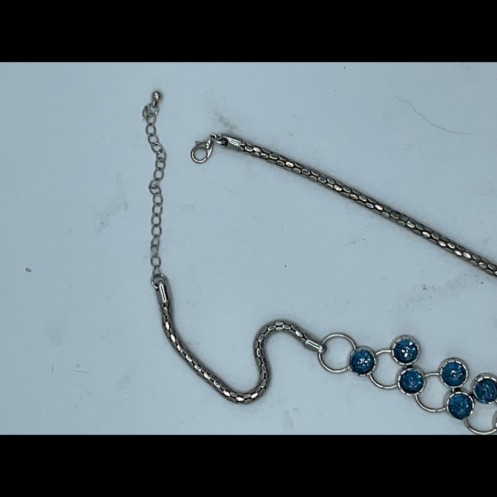 “GEOMETRIC BLUE STONE SILVER NECKLACE”. Statement Piece Costume Jewellery. - Picture 11 of 14